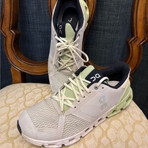 On Cloud Womens size 10.5